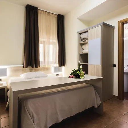 Hotell Fly 4*
